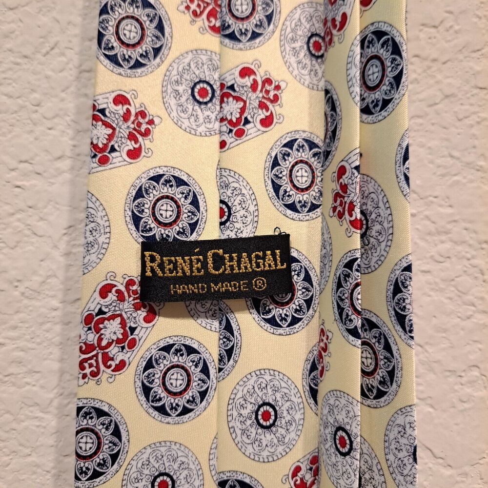 RENE CHAGAL Italian Design Neck Tie Pale Yellow Medallion 56 inches x 3 3/4
